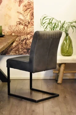 Eetkamerstoelen*HUUS Eetkamerstoel België met arml. – €179,- p.s (per 2 stuks)
